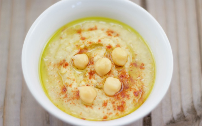 Greek Hummus Recipe | A Tradition hummus recipe that is easy to make and tastes delicious 