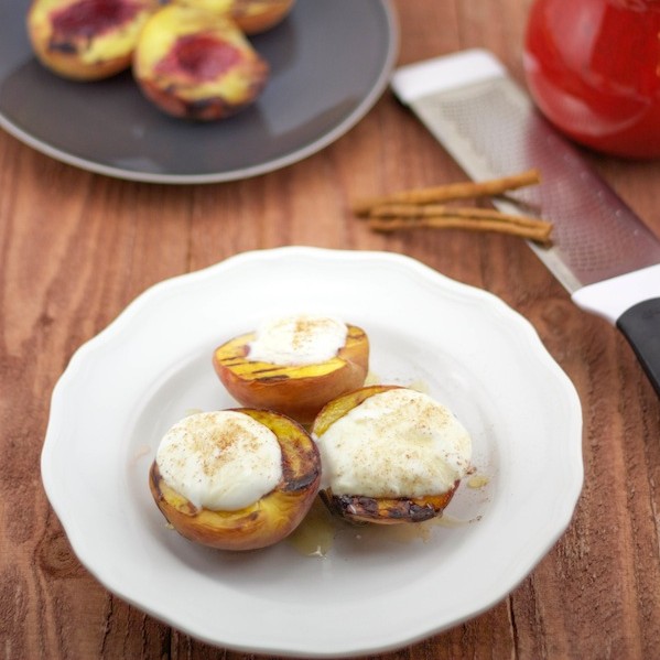 Grilled Peaches With Greek Yogurt