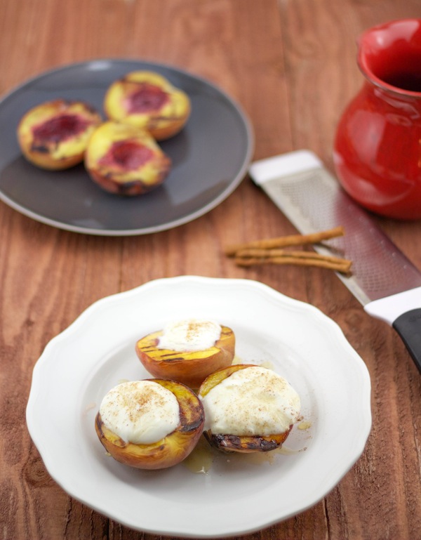 Grilled peaches and yogurt